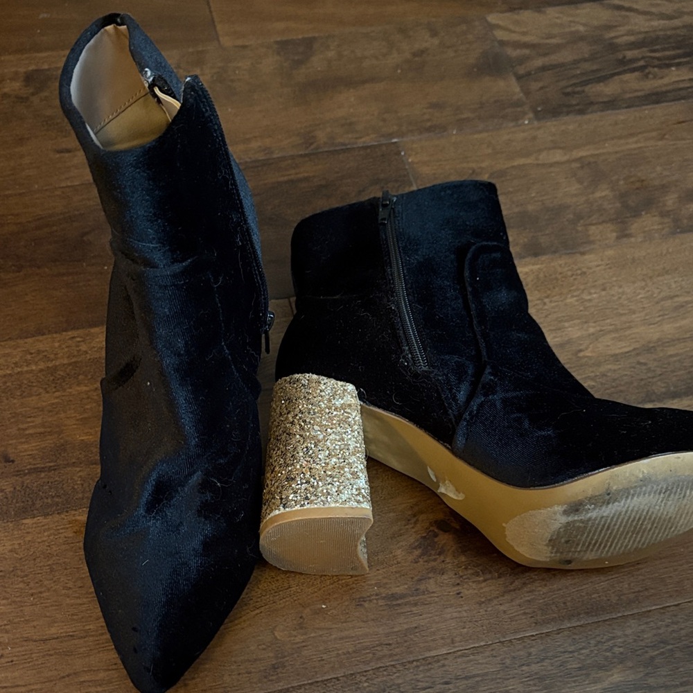 Betsey Johnson Black Heeled Boots - Picture 2 of 3